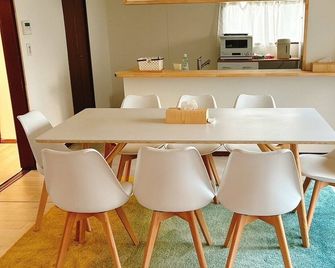 Dog Run & Mini-Golf] You don't need to bring anything! A private house for a quiet star gazing with your precious pet - Yonezawa - Dining room