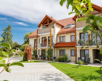 Gasthaus und Landhotel Wiedmann - Eresing - Building