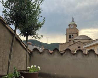 Apartamento céntrico con WIFI y climatizado de 1 habitación y sofá-cama para 3 personas - Santa Coloma de Farners - Vista exterior