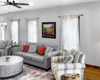 Southwest Colorado Willow House - Кортез - Вітальня