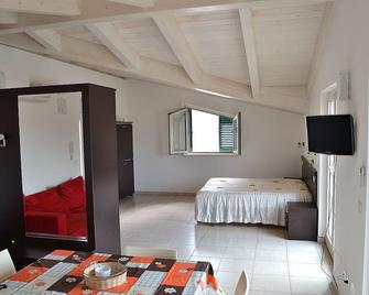 Residence Zoe, open space apartment, 150 meters from the sea, city center. - Roseto degli Abruzzi - Bedroom