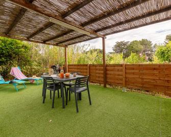 Le Mimosa, Mobil-Home Climatise Au Coeur Du Vignoble Et A Quelques Metres De La Mer - Hyères - Patio