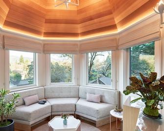 Okaeri - Calistoga - Living room