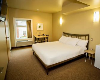 Refresh Inn & Suites - Saskatoon