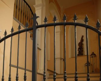 Palazzo Bonfranceschi - Belforte del Chienti - Escaleras