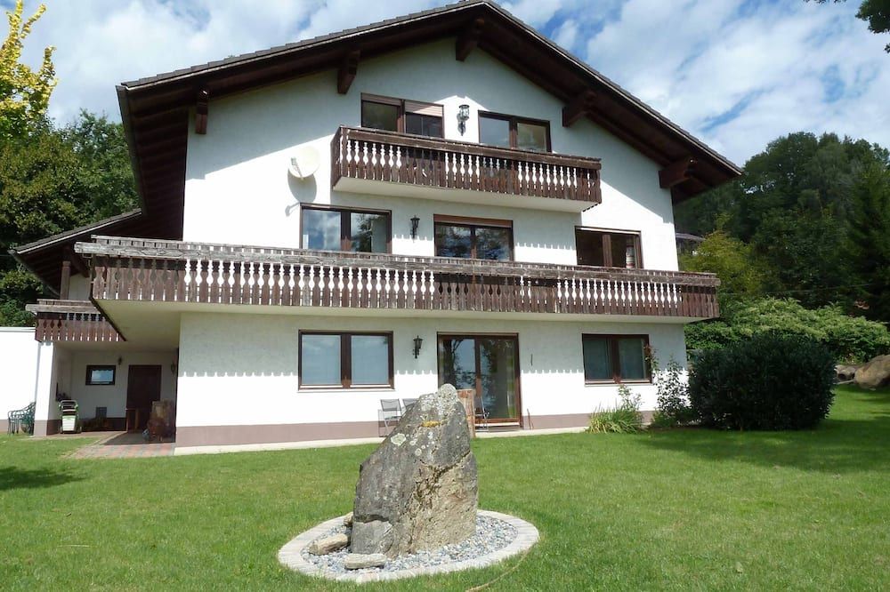 Ferienwohnung Urlaub mit Aussicht - Zenting - Building