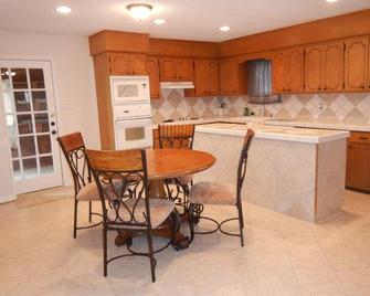 The Ranch House / 110 Acres - Porter - Kitchen