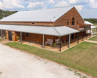 The Blue Iris Cabin on Lake Granbury - Granbury - Building