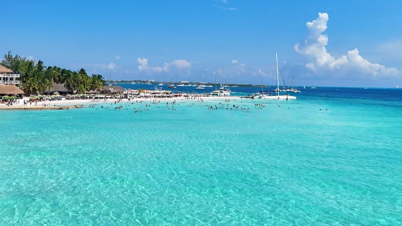 Chichis and Charlies Beachfront