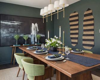 Private Oasis with Spacious Backyard - Matteson - Eetruimte