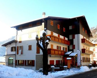 Hotel Milano - Piazzatorre - Building