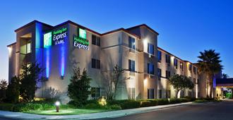 Holiday Inn Express & Suites Tracy - Tracy - Building