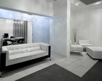 Atmosphere Suite Hotel - Rimini - Living room