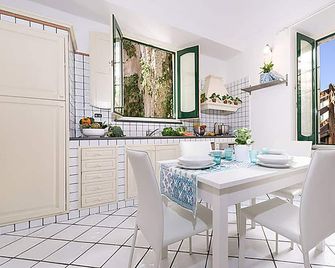 Cartiera In The Only Complex With Pool In Amalfi Town By Amalfivacation.It - Amalfi - Dining room
