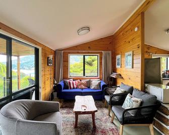 St Omer Hideaway: Love At First Sight - St Omer - Living room