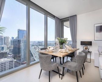 2006- 52 l 42 Dubai Marina · Marina view balcony near Ain Dubai/JBR Beach/Mall - Dubaï - Salle à manger