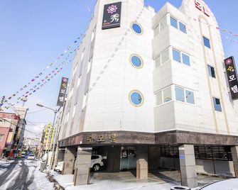 Gongju Soo - Gongju - Edificio