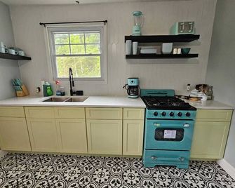Cozy Cottage House - Pool & Hot Tub - Liberty - Cuisine