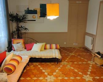 Maison dans le bourg - La Chapelle-Montligeon - Sala de estar