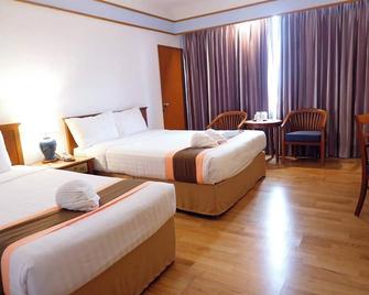 Diamond Plaza Hotel - Surat Thani - Bedroom