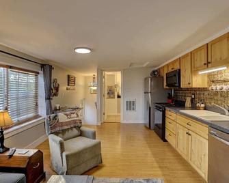 Sweet Wyoming Suite, Centrally located Stay + Wifi - Sheridan - Kitchen