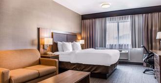 Quality Hotel Dorval - Montreal - Yatak Odası