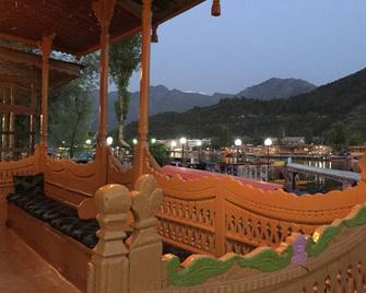 New Sea Palace Houseboats - Srinagar - Balcony