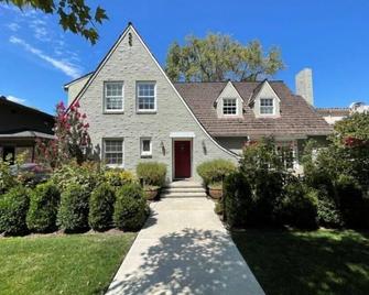 Lovely Land Park Home - Sacramento - Building