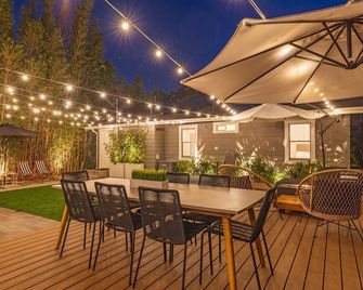 Designer Luxe Compound w Pool-steps to Best Dining - San Diego - Patio