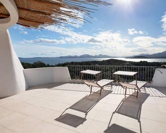 Manor House - أرزاشنه - شرفة