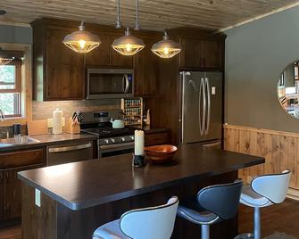Bourbon Hideout - Private dock and access to Lower Hay Lake/Whitefish Chain - Pequot Lakes - Kitchen