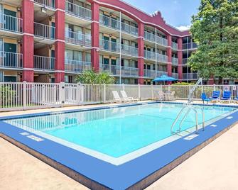America's Best Inn - York - York - Piscina