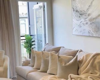 Atlanta Beltline Luxury Suite - Atlanta - Living room