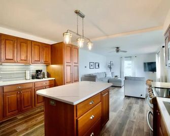 Gun Lake Serenity - Shelbyville - Kitchen