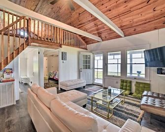 Sunrise And Sunset At The Bay - Heathsville - Sala de estar