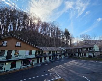 Castlewood Inn - Maggie Valley