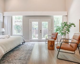 Pearl Cottage and Townhouse Loft Combined. Sleeps 17 near River & Pearl District - San Antonio - Bedroom