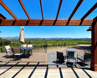 Premier Wine Country Getaway. Exclusive Bucher Vineyard Cottage on Westside Road - Healdsburg - Balcony