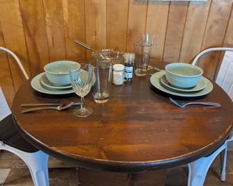 Feather Nest Inn - Grand Marais - Dining room