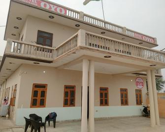 OYO Home 85004 Lovely Star Hotel - Palwal - Edificio