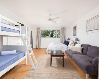 Surfside Retreat - Old Bar - Bedroom