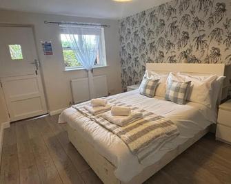 The Hanmer Arms - Whitchurch - Bedroom