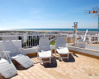 Hostal Al-Andalus - קוניל דה לה פרונטרה - מרפסת