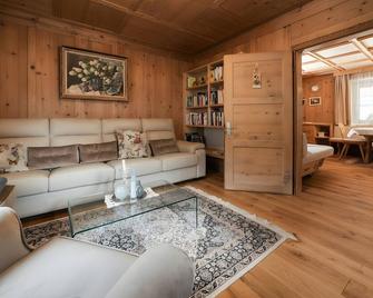 Ciasa Ilda - Charming house 120 m2 - Lutago - Huiskamer