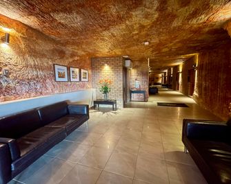 The Lookout Cave Underground Motel - Coober Pedy - Lobby