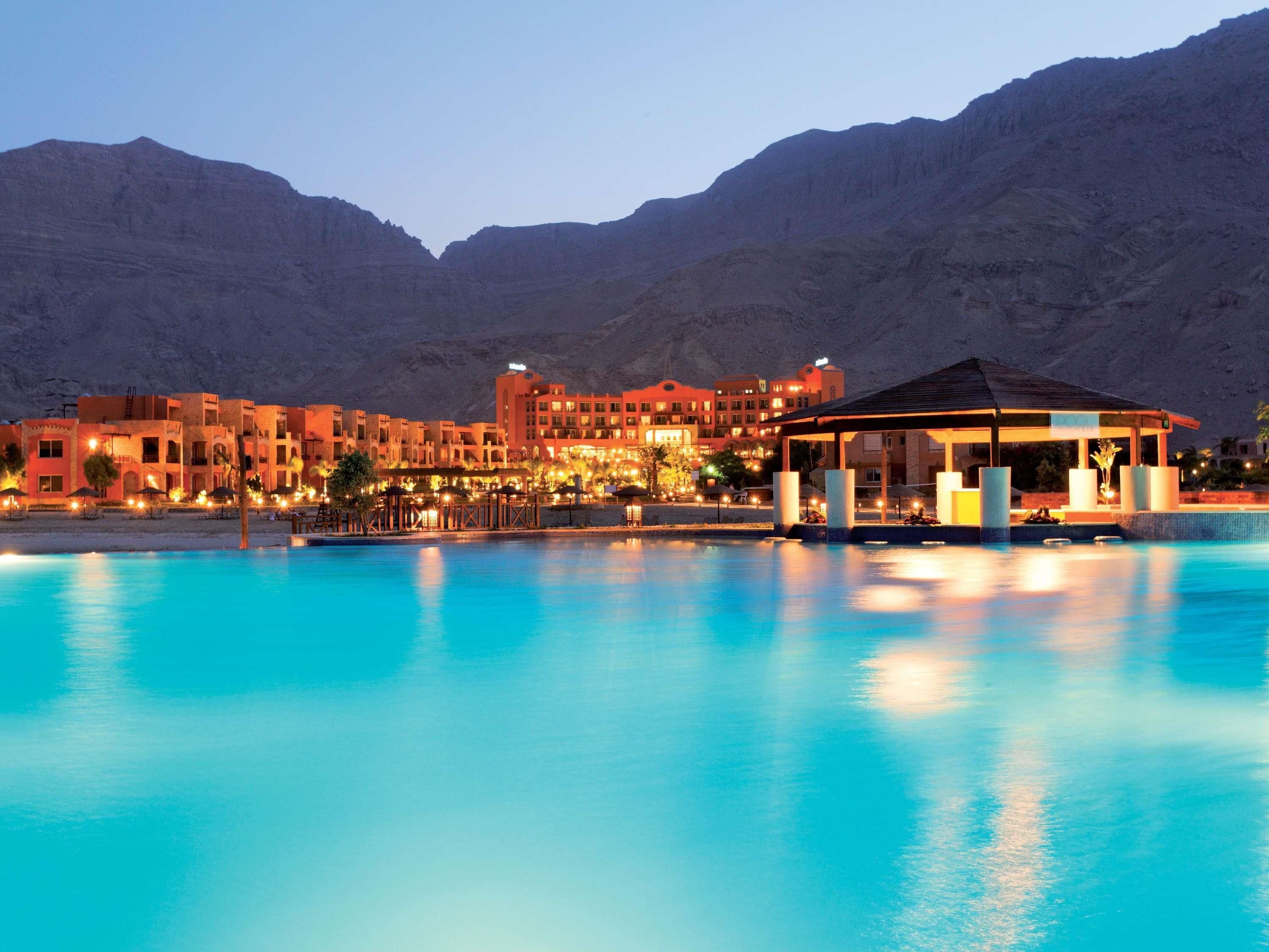 منتجع موفنبيك السخنة