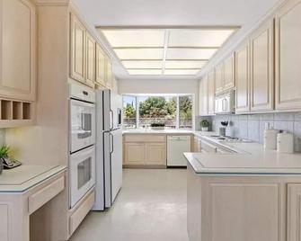 New! Welcome To Paradise! Convenient, Safe, Serene ! - Saratoga - Kitchen
