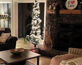 Skipping Stone Lodge at Buffalo Lake - Year Round fun at the Lake! - Stettler - Sala de estar