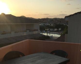 Three-room apartment in the splendid Residence Capo D'Orso Marina - Palau - Palau - Balcone