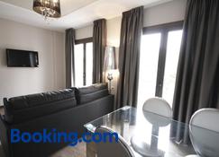 Apartamentos Alvear Suites - Redondela - Living room